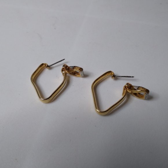 Vintage Gold Tone French Clip Earrings - Picture 4 of 11